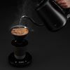 Vannkoker Svart Pour blir brukt til &#229; helle vann i pour over kaffe.